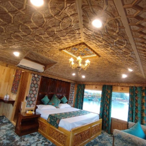 LUXURY Suite BY SP Group OF Houseboats